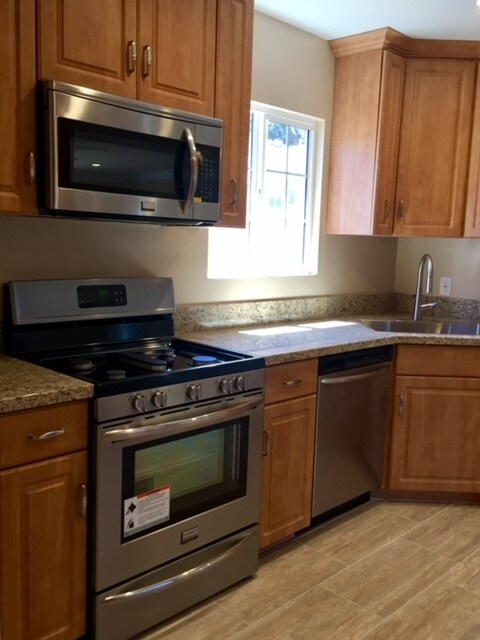 KITCHEN STOVE, MICR - 10725 Andasol Ave