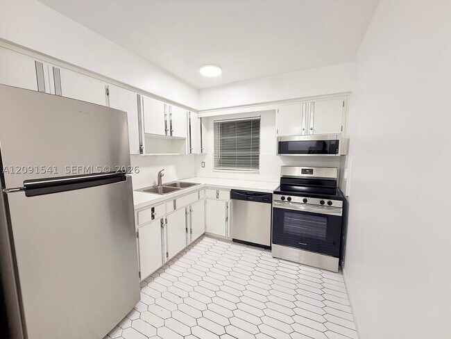 Building Photo - 1100 Atlantic Shores Blvd