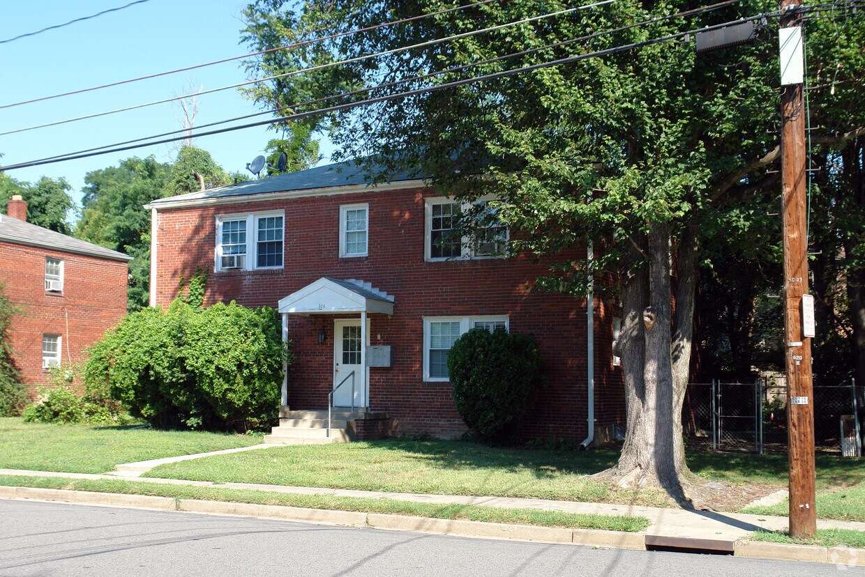 Building Photo - 306 Shirley St