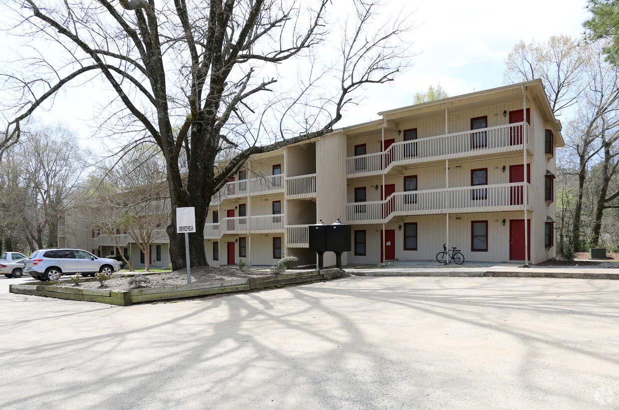 Primary Photo - Campus Oaks/Duke East Campus