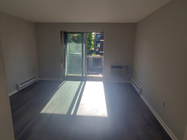 Building Photo - 815 Morton St