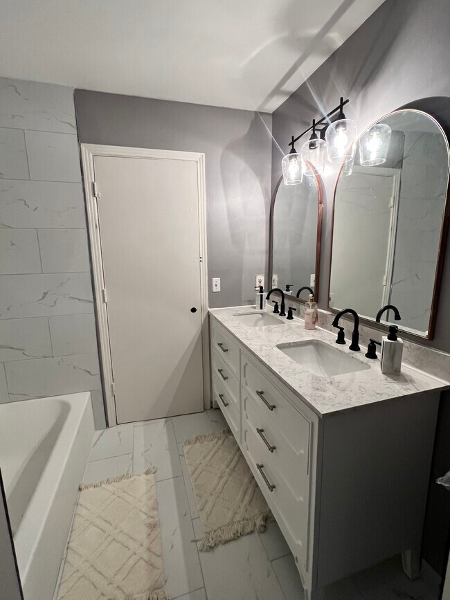 Baño de arriba - 804 Holder Ct