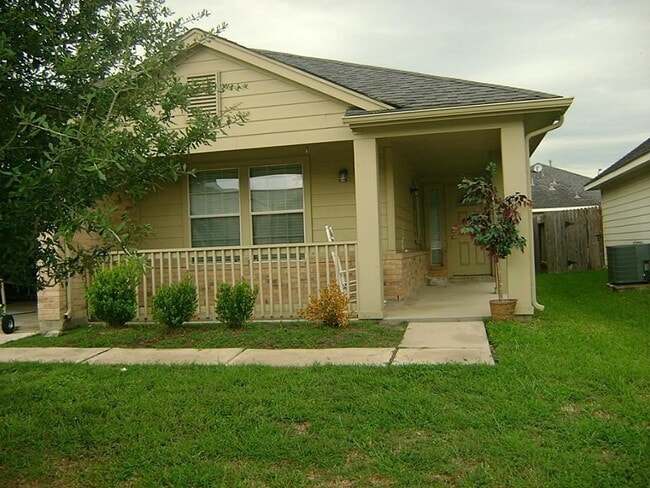 Building Photo - 19754 Cozy Cabbin Dr