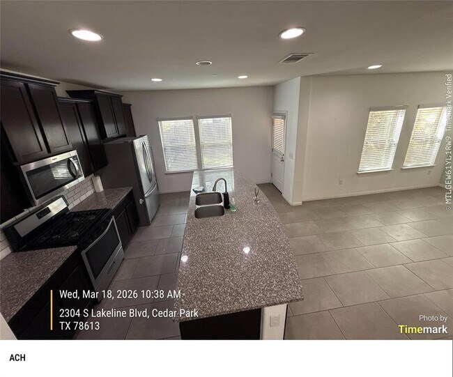 Foto del edificio - 2304 S Lakeline Blvd