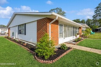 Building Photo - 873A Balmoral Ct