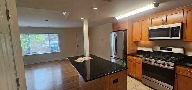 Building Photo - Spacious 1-Bedroom Townhouse in Scenic Area
