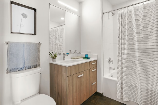 Building Photo - 491 E Waterside Dr