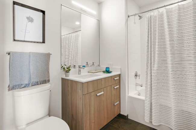 Foto del edificio - 491 E Waterside Dr