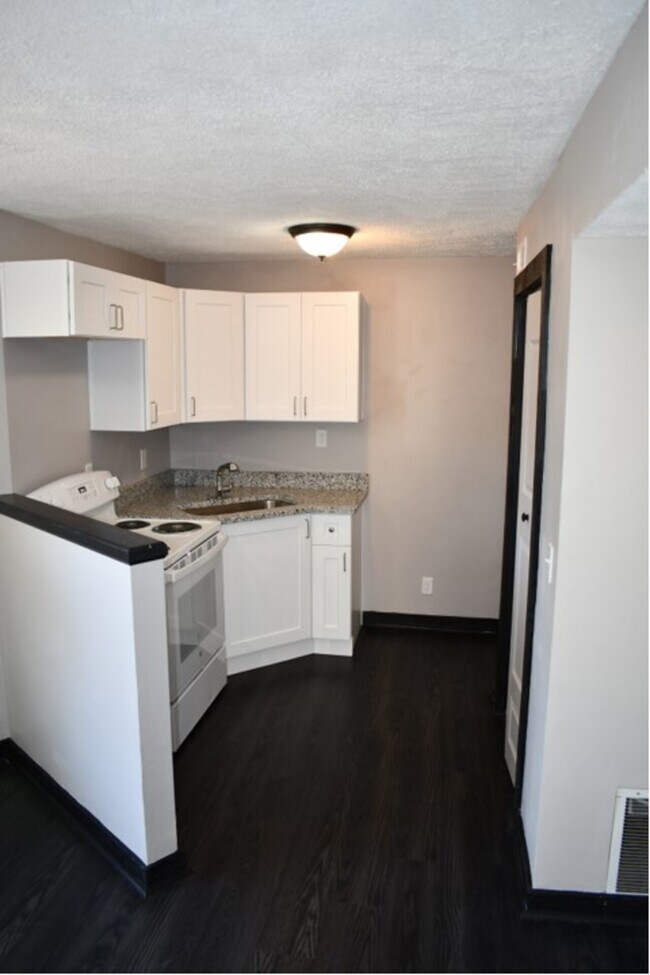 Building Photo - 2420 R St