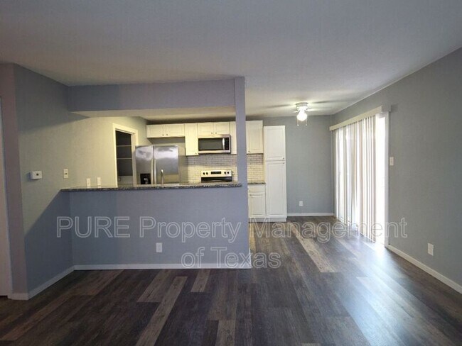 Foto del edificio - 5808 Wellington Dr