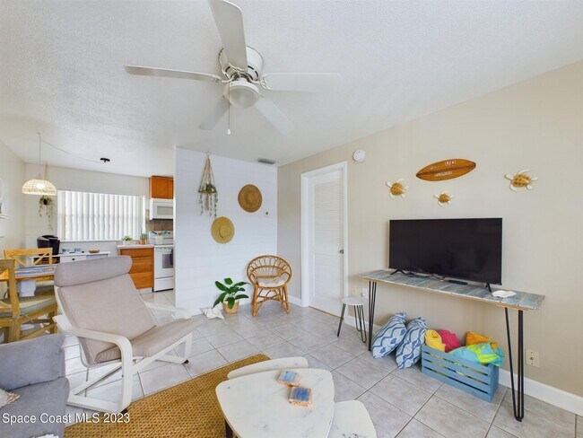 Foto del edificio - 7165 Ridgewood Ave