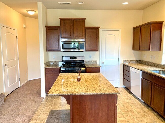 Building Photo - Great Home For Rent