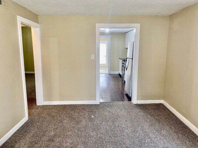 Building Photo - Updated FOUR bedroom home in South Louisville