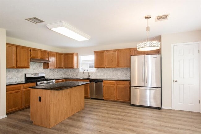 Building Photo - 9025 Vigen Cir