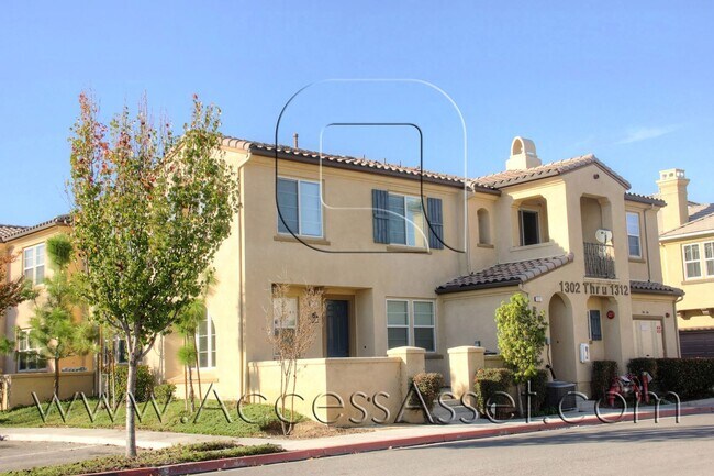 Foto del edificio - Beautiful 3 Bed/2.5 Bath Townhouse Near La...
