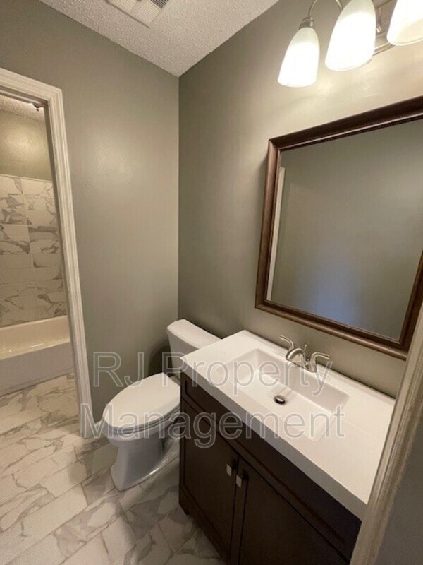 Foto del edificio - 6989 Amberly Way Dr