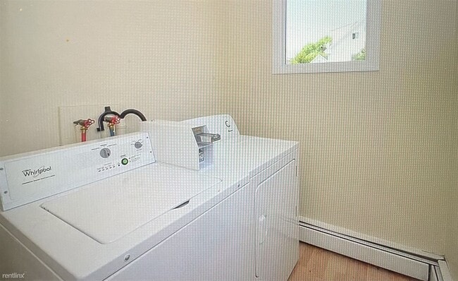 Building Photo - 1 br, 1 bath Duplex - 234 Beckwith Street 2