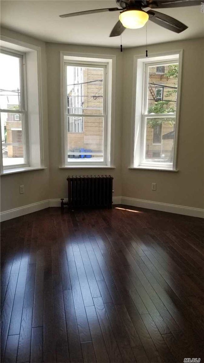 Building Photo - 75-12 64th Pl