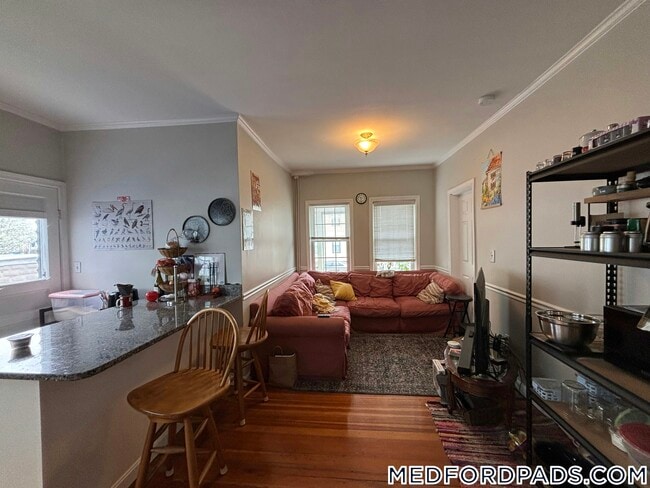 Building Photo - 519 Main St