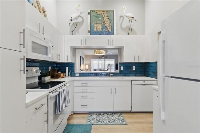 Building Photo - 9320 Clubside Cir