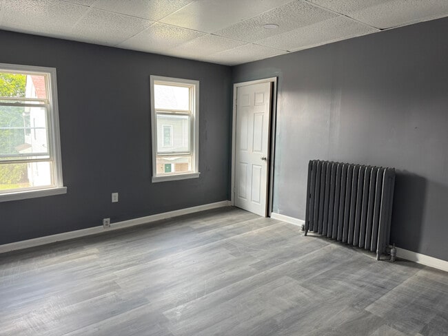 Foto del edificio - 327 E 6th Ave