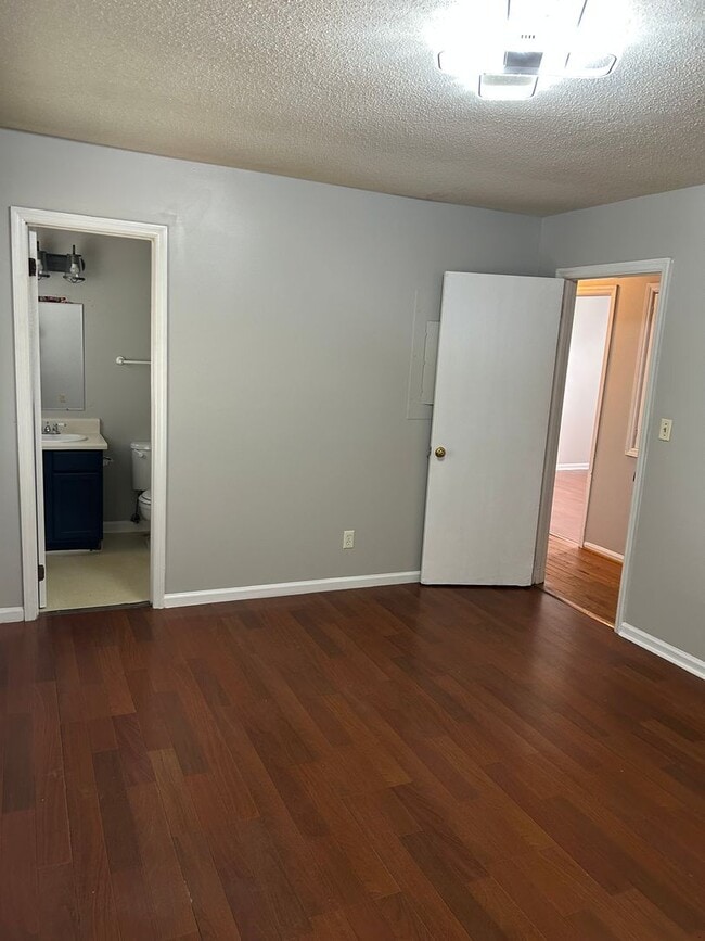 Building Photo - Welcome to this charming 3 bedroom, 2 bathroom home located in Spartanburg, SC.