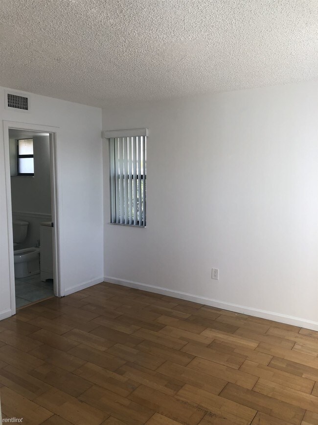 Foto del edificio - 2 br, 2 bath Condo - Lago Grande Apt 201-1