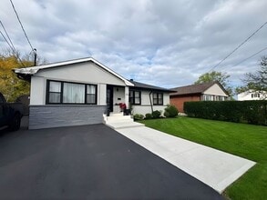 Building Photo - 35 Stewart St