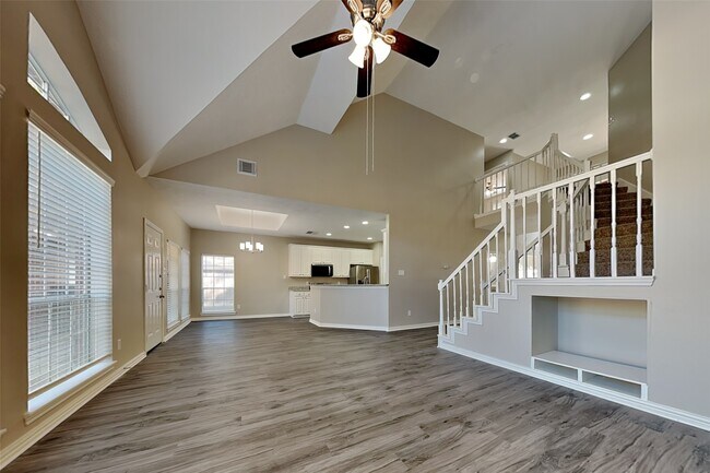 Foto del edificio - 30215 Stoney Plain Dr