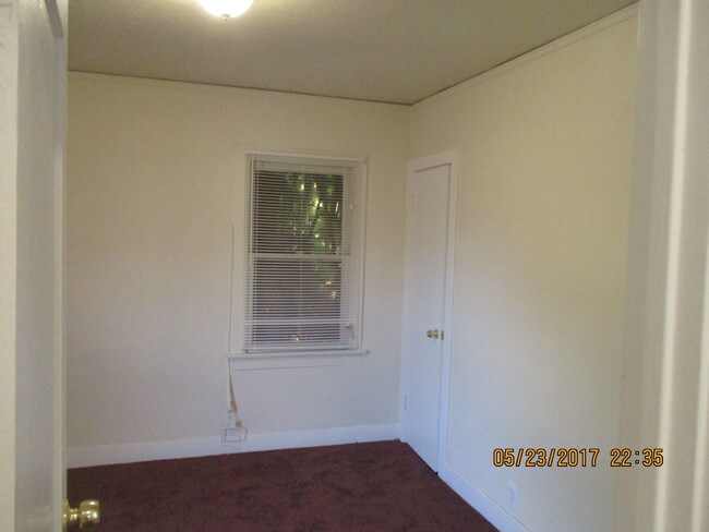 Building Photo - 2541 Carmona Ave