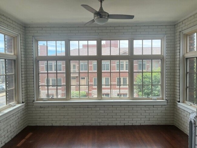 Foto del edificio - Beautifully Restored 3 BR, 1.5 BR Pre-War ...