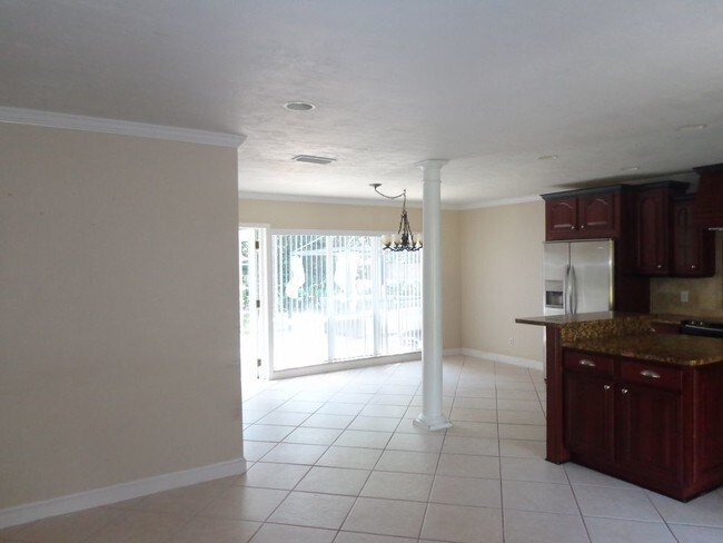 Foto del edificio - 3805 NW 50th Street  PENDING LEASE