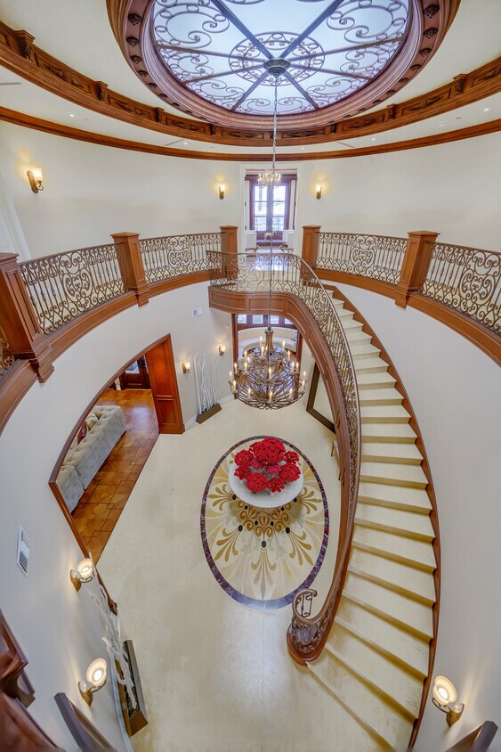 Foto del edificio - 614 N PALM Dr