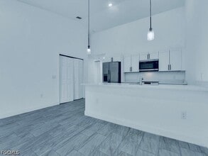 Building Photo - 851 Bedford Dr