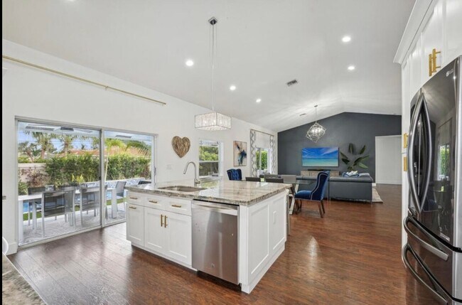 Building Photo - 3780 Cypress Lake Dr
