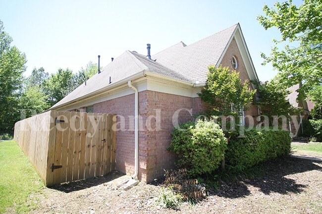 Foto del edificio - 7063 Parkbrook Ln