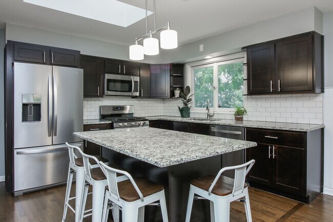 Kitchen - 6200 Fairview Ave