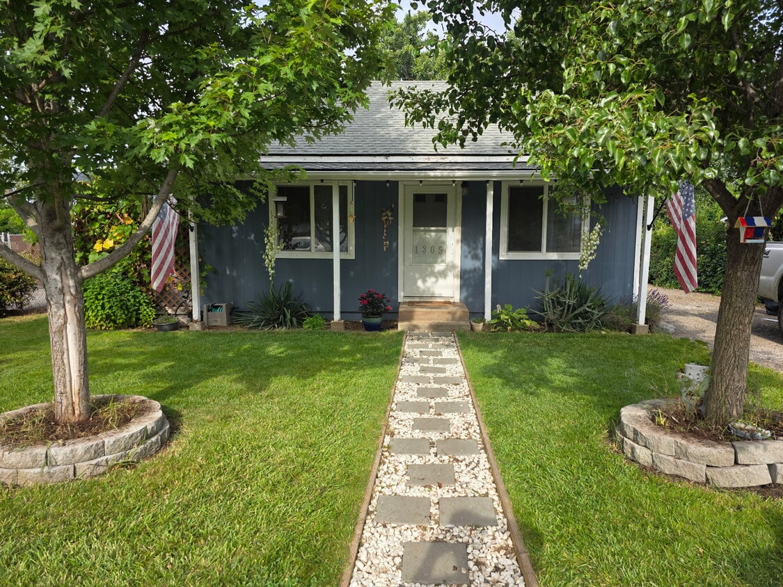 Primary Photo - 1305 Woodland Ave