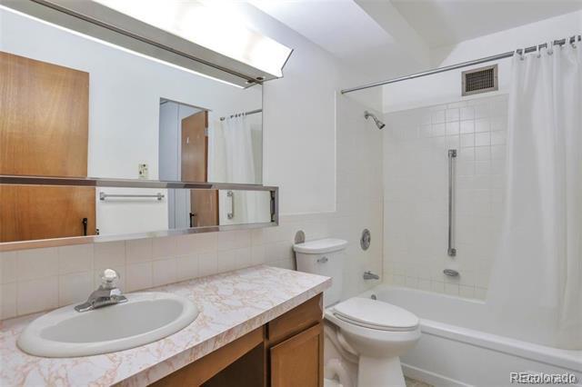 Foto del edificio - 9340 E Center Ave