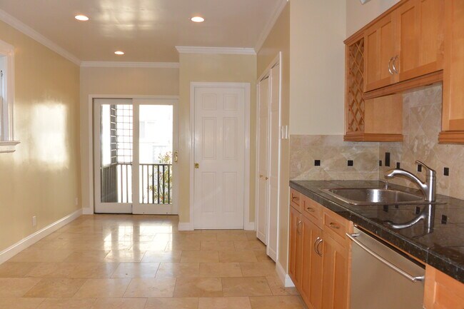 Building Photo - 256 Presidio Ave