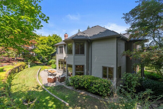 Foto del edificio - Beautiful Lake Oswego Traditional