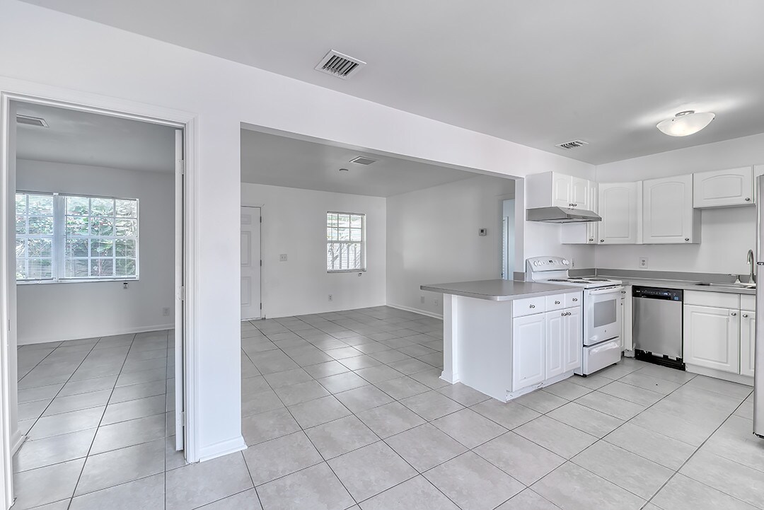 The Charmer Apartments & Villas West Palm Beach, FL