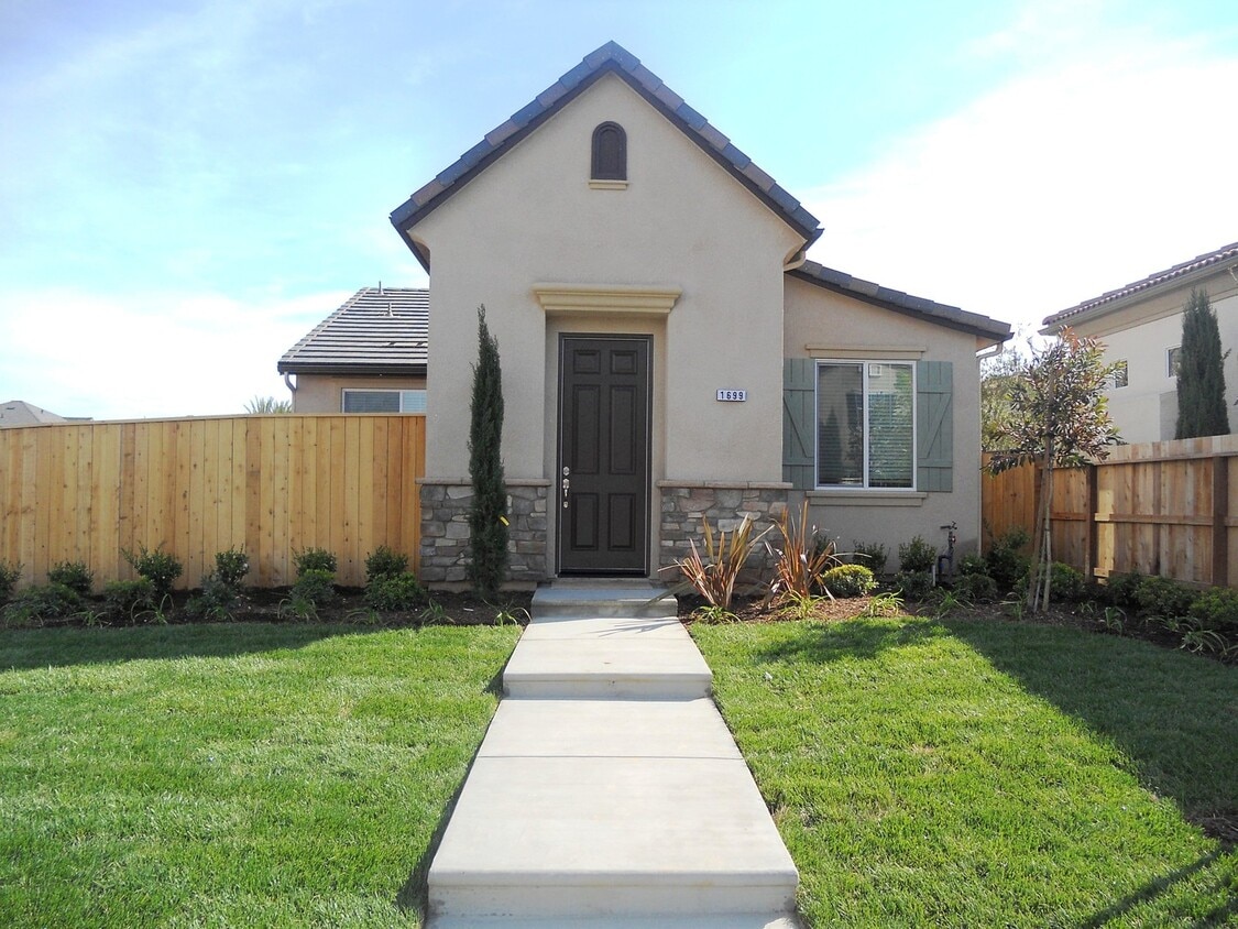 Primary Photo - Harlan Ranch 3 Bedroom/2 Bath Single Story...