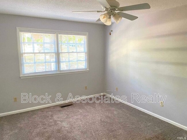 Foto del edificio - 3215 Cyanne Cir