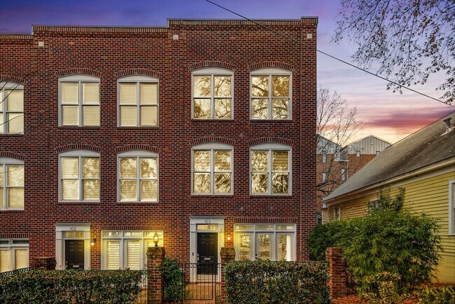 Foto del edificio - 703 W Lane St