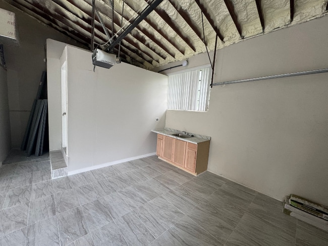 Foto del edificio - 1895 NW 175th St