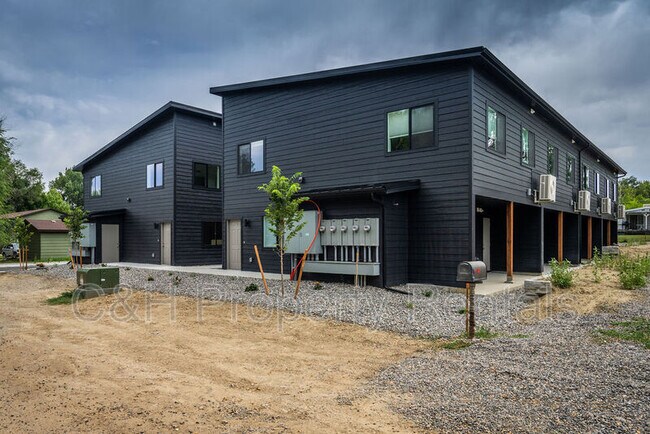 Foto del edificio - 218 Reda Ln