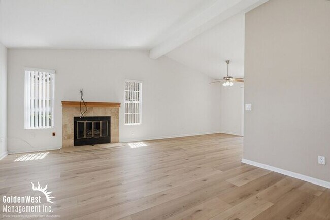 Foto del edificio - Charming 3Bdm 2Ba Home with Modern Updates and Private Outdoor Space in Gated Commnity!