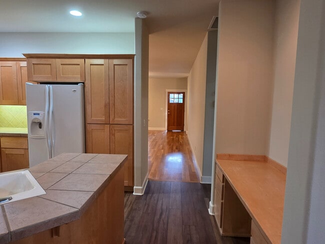 Building Photo - 2423 NW Awbrey Rd