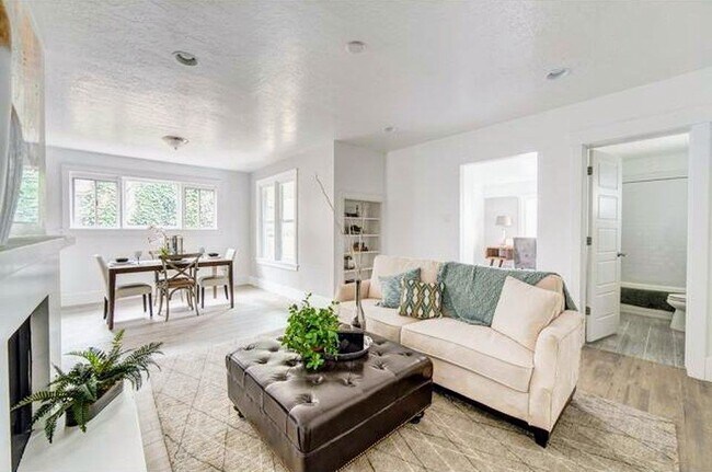 Sala de estar - 2689 Highland Dr
